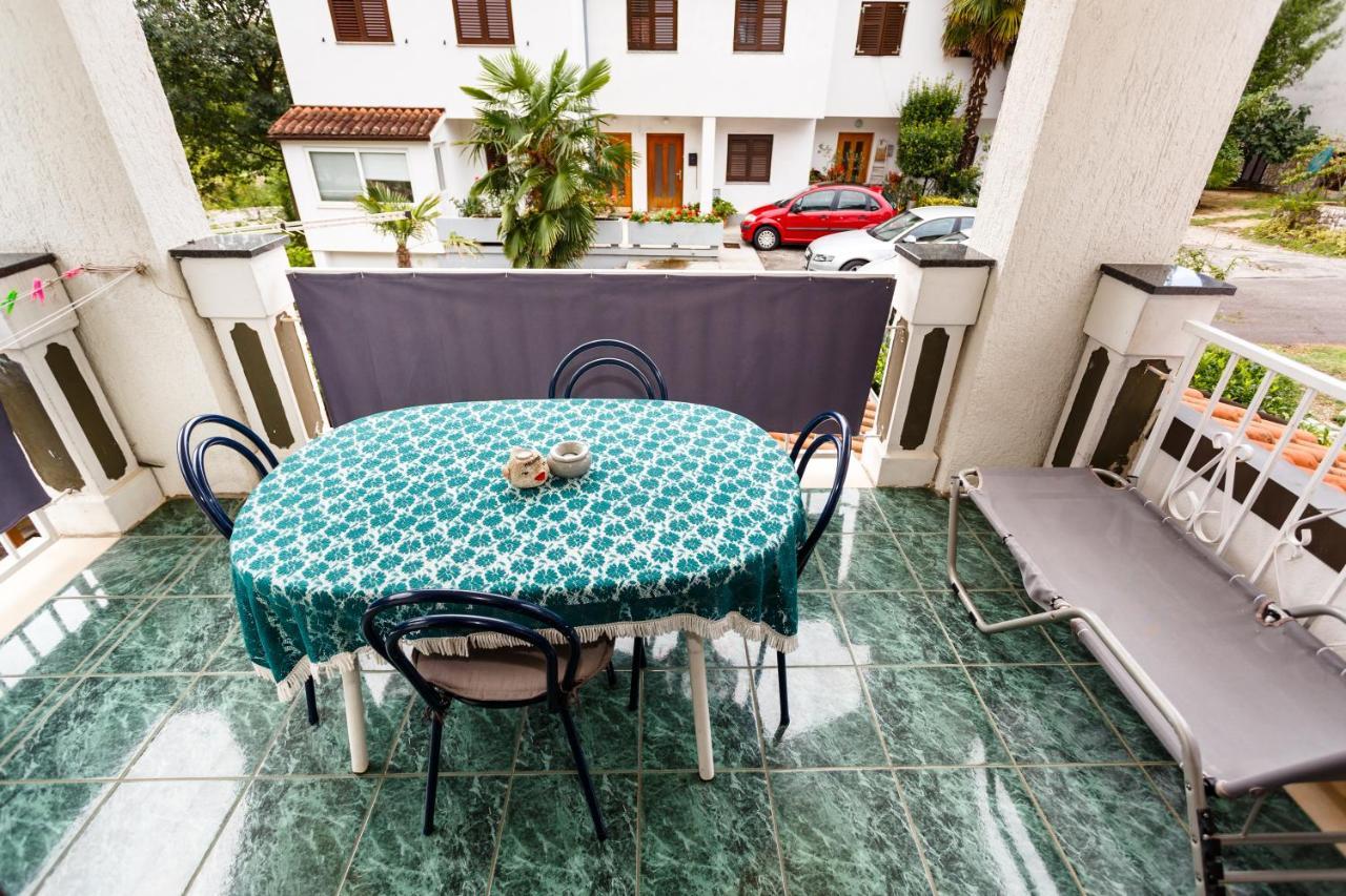 Apartmani Mili Malinska Exteriér fotografie