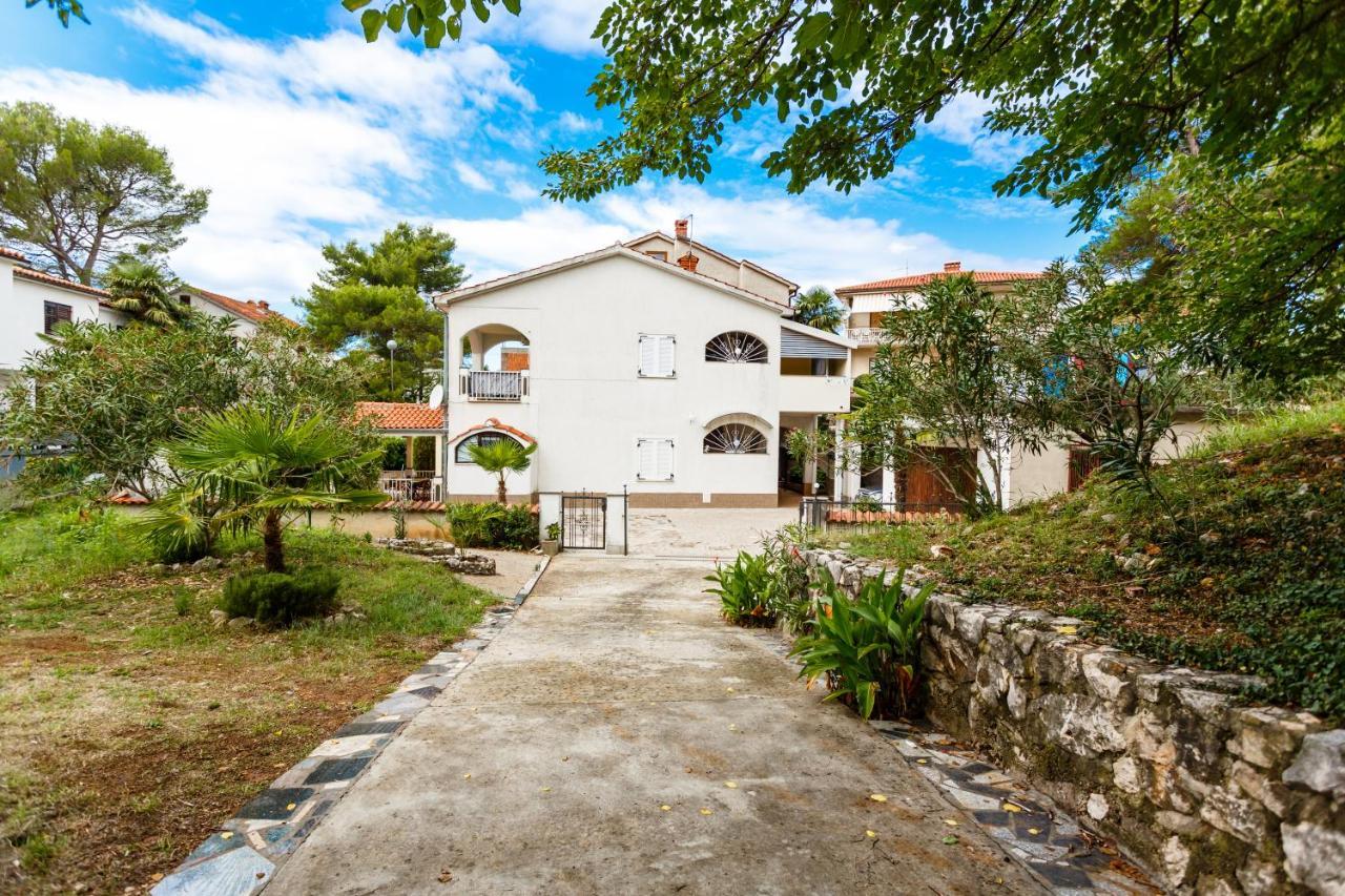 Apartmani Mili Malinska Exteriér fotografie