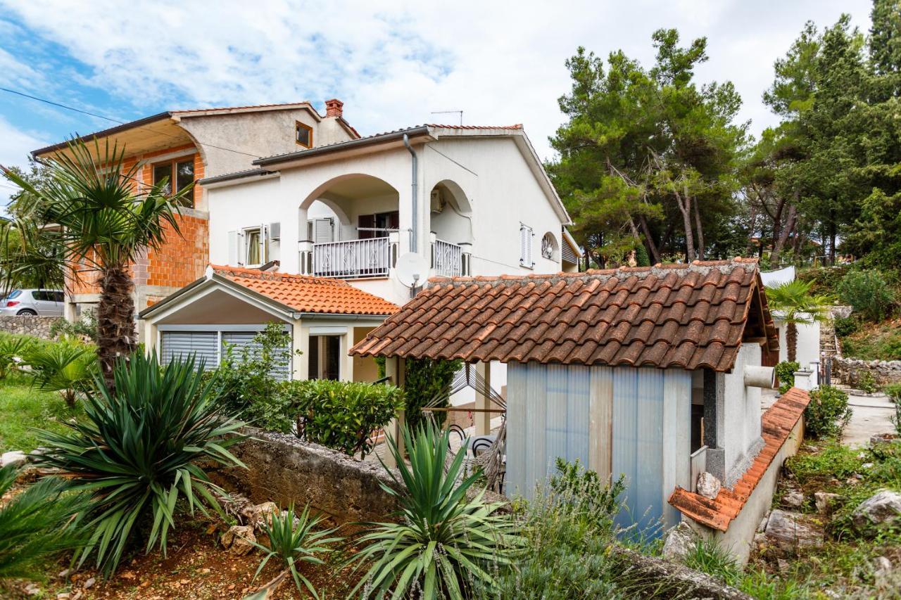 Apartmani Mili Malinska Exteriér fotografie