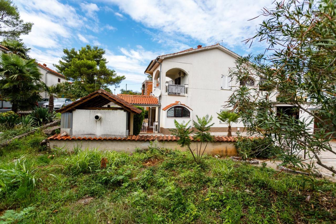 Apartmani Mili Malinska Exteriér fotografie