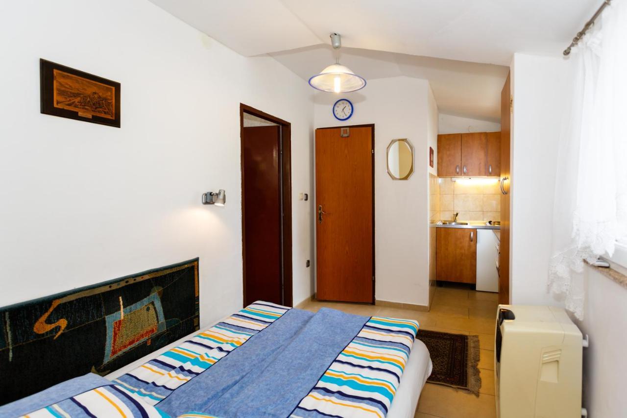 Apartmani Mili Malinska Exteriér fotografie