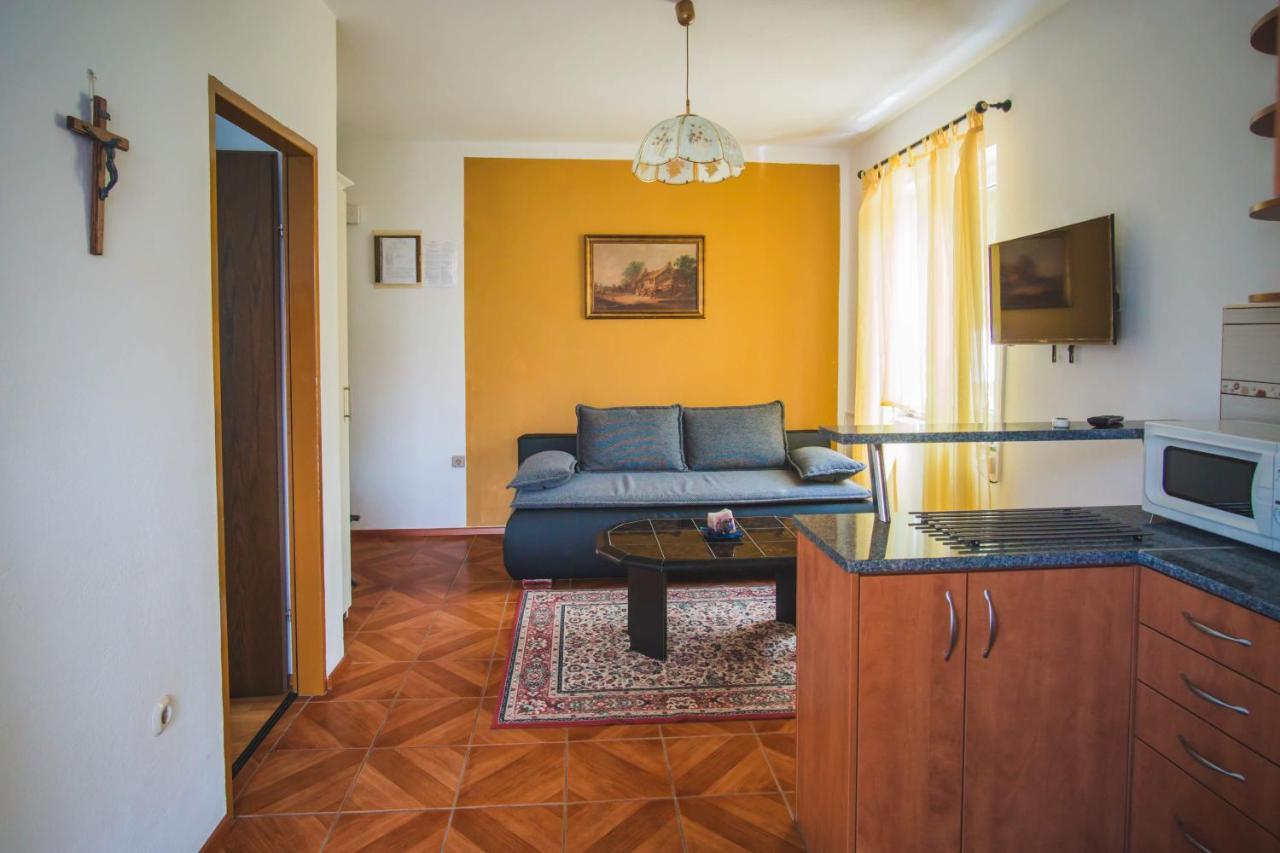 Apartmani Mili Malinska Exteriér fotografie