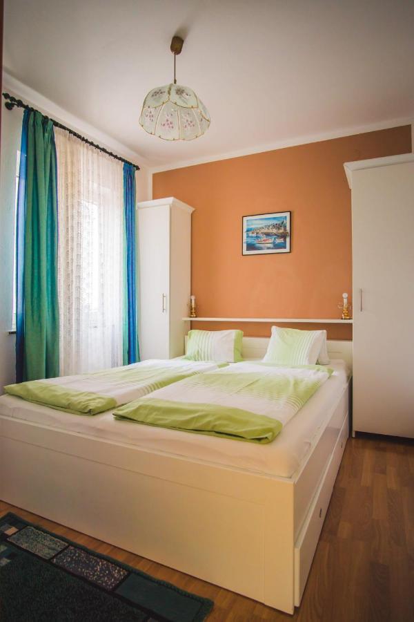 Apartmani Mili Malinska Exteriér fotografie