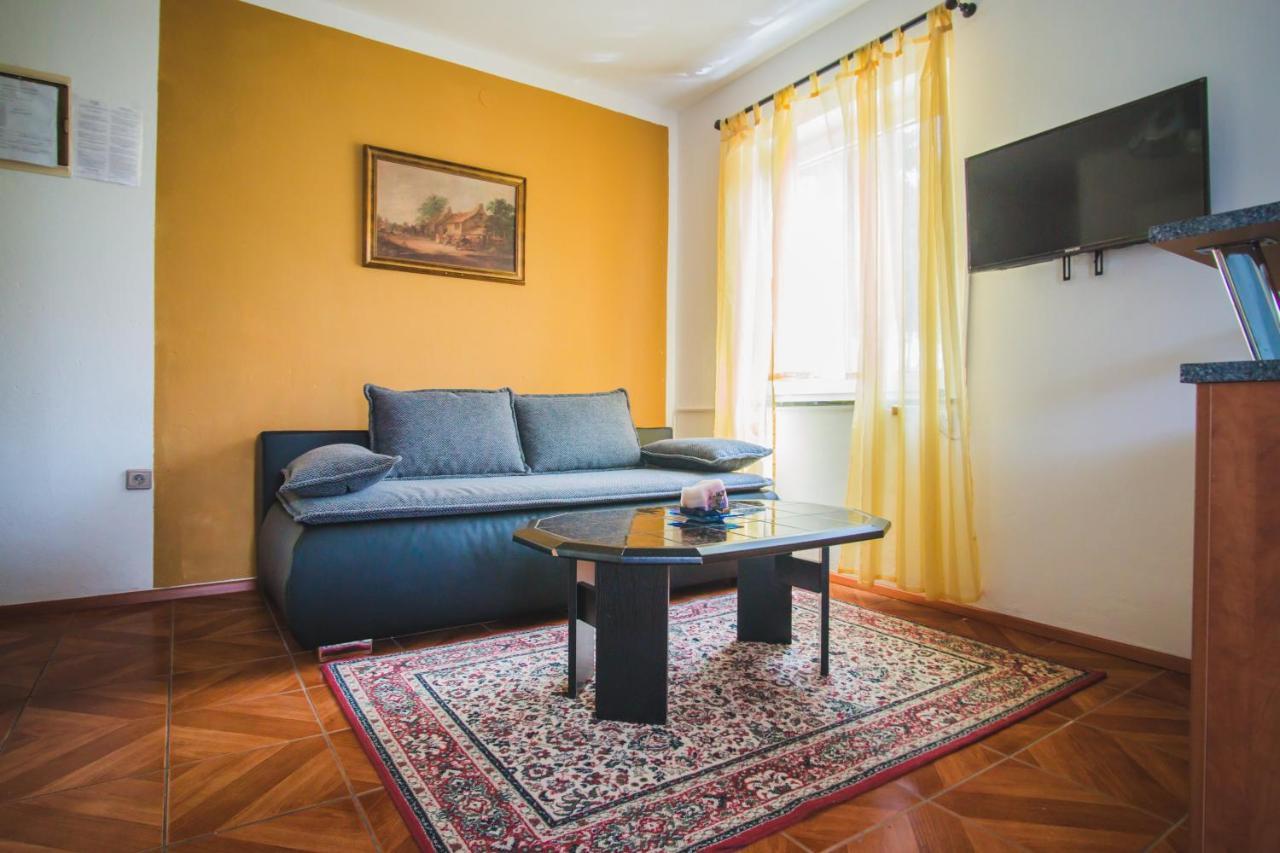 Apartmani Mili Malinska Exteriér fotografie